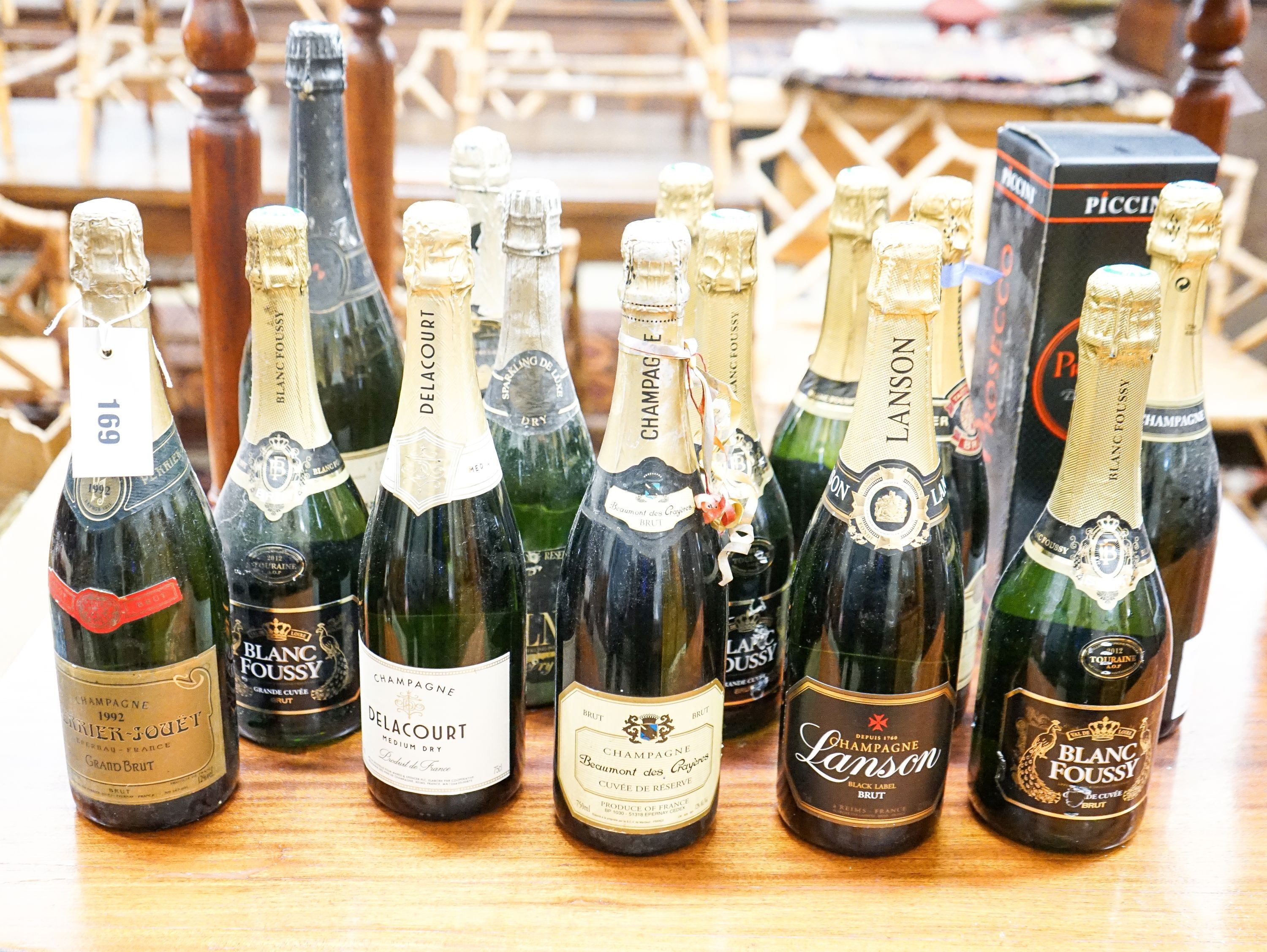 Fifteen bottles of assorted champagne and sparkling wine, assorted sizes